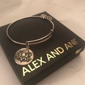 Expandable bangle bracelet lotus - silver